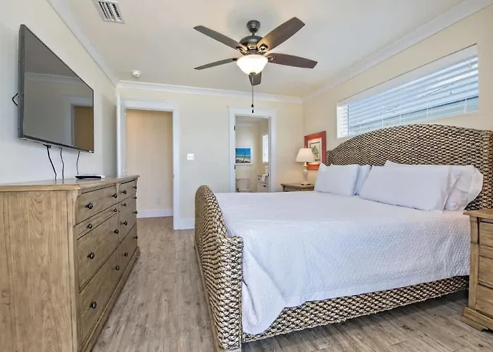 Beachfront 9bed Easybreezy East Holiday home *