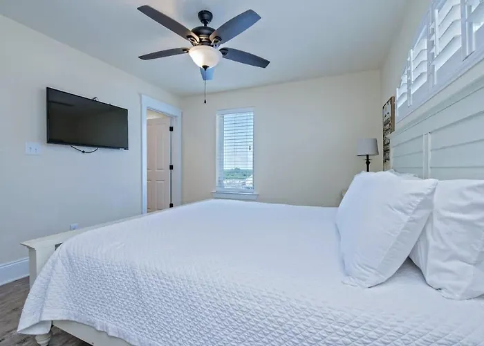 Holiday home Beachfront 9bed Easybreezy East *